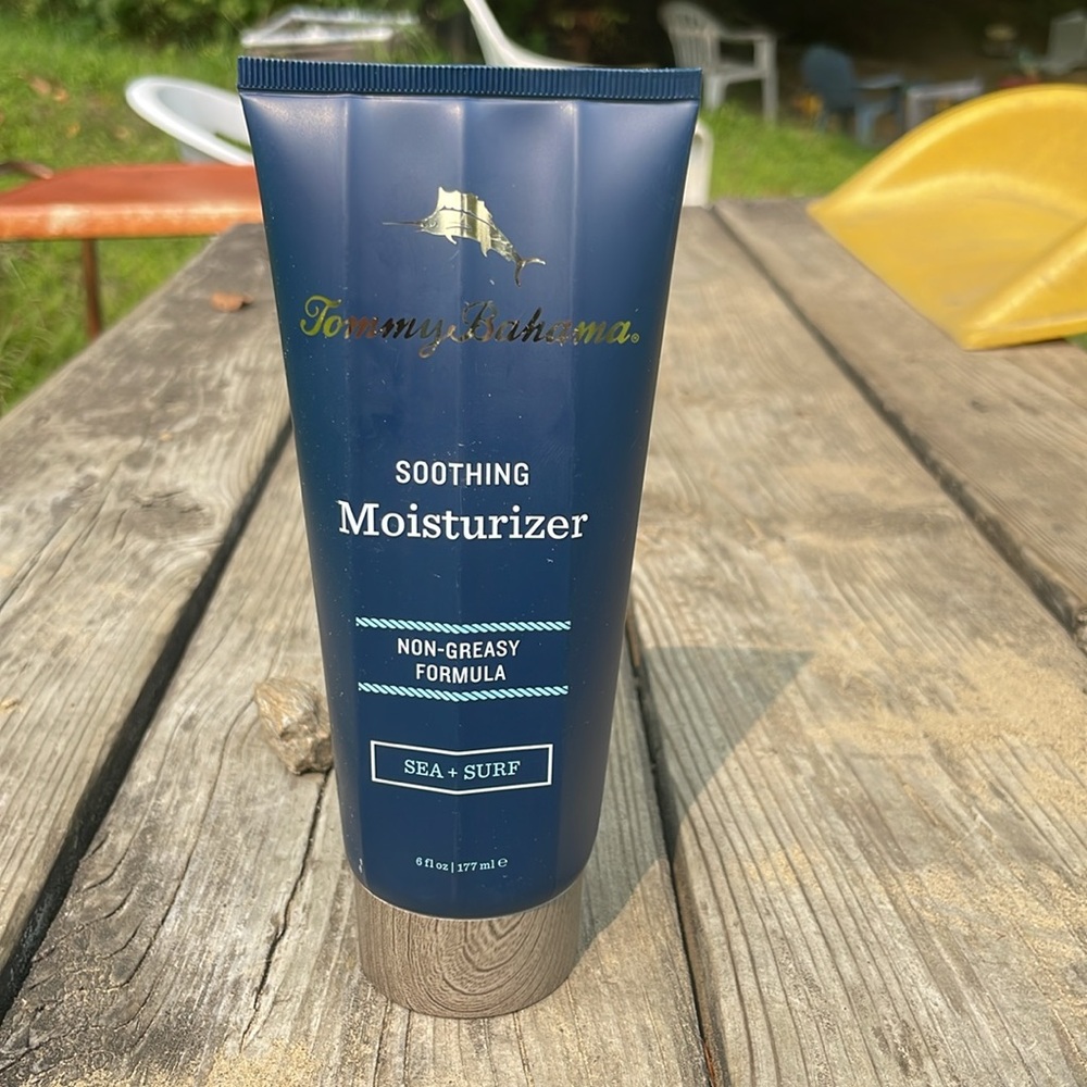 TommyBahama Mens Grooming SOOTHING MOISTURIZER| ~SEA + SURF~ 6Fl oz|177ml